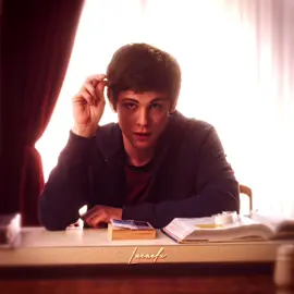 the perks of being a wallflower (2012)  Such a deep story 😮‍💨 Recommended ☑️ Ignore the outro .. #theperksofbeingawallflower #theperksofbeingawallfloweredit #charliekelmeckis #emmawatson #fyp #foryoupage❤️❤️ 