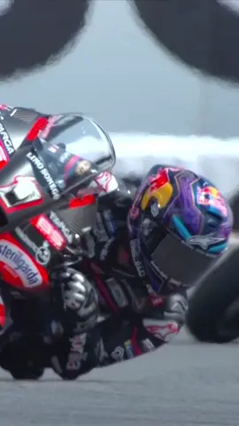 Less than an hour back into #MotoGP and that shoulder is nearly kissing the ground 🤩 Jorge Martin never fails to impress 👏 #MotoGP #Motorsport #motorcycle #racing #bike