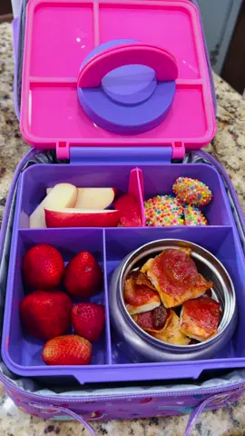 Bento Box on sale right now!! #bentobox #bentoboxlunch #lunchbox #kidslunchbox #tiktokshop #tiktokshopbacktoschool #tiktokshopcreatorpicks #lunchboxideas #kidslunchideas 
