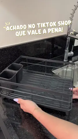 Escorredor de louças compacto e moderno. Possui drenagem de água automática, mantendo sua pia sempre sequinha e organizada! 