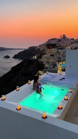 Can you imagine a more luxurious escape?💫 @saintsantorini #saintsantorini #sunset 