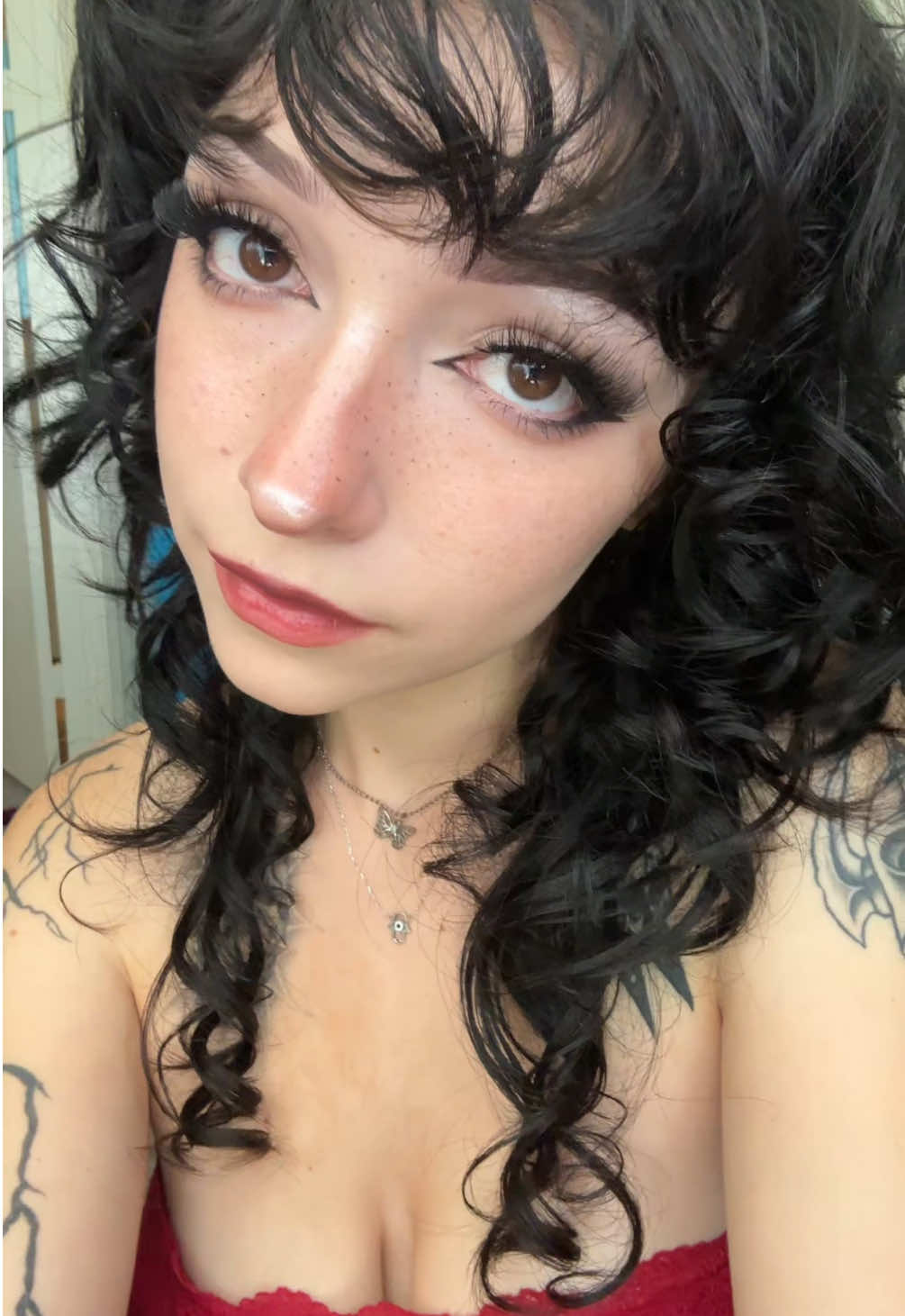 <3