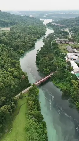 Siapa yang pernah melintasi jembatan ini ? ini namanya jembatan merah,karena apa ? karena di cat ! #fyp #purwakartaid #purwakarta #purwakartaistimewa #purwakarta_istimewa #jawabarat 