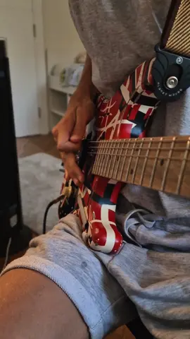 EVH beat it solo🔥 the tone.. #evh #beatit #vanhalen #michaeljackson #guitarsolo #guitartok #guitarplayer #tonehunter #viralvideos 