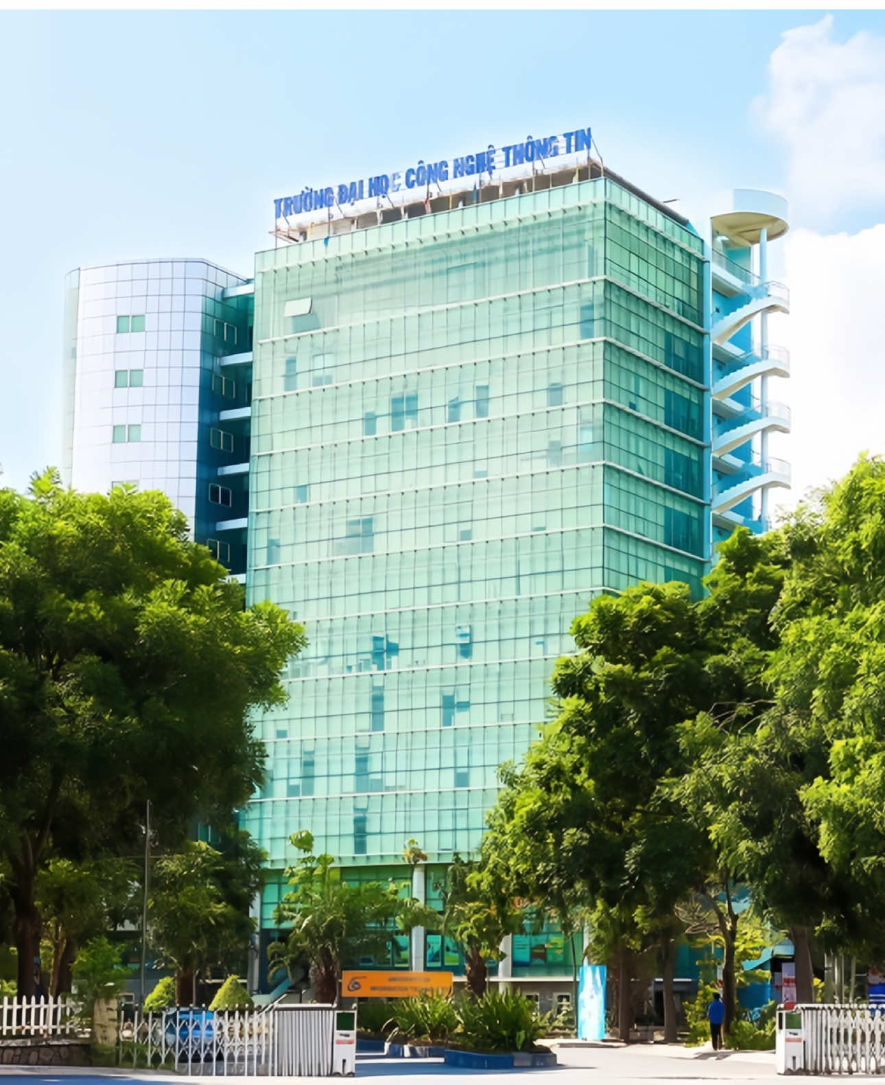 Trường Đại học Công nghệ Thông tin – ĐHQG TP.HCM (UIT) Ngôi trường đào tạo công nghệ hàng đầu tại miền Nam, với môi trường học tập hiện đại, năng động và giàu tính thực tiễn. Là nguyện vọng hàng đầu của những bạn trẻ đam mê IT, công nghệ số và chuyển đổi số. Từ lập trình, trí tuệ nhân tạo đến an toàn thông tin – UIT là nơi biến đam mê thành năng lực và ước mơ thành sự nghiệp. 🥰❤️ #vnuhcm #uit 