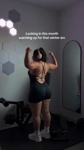 Clock in now queen #Fitness #fitnessmotivation #gymgirls #GymTok #GymLife #fitnessjourney #liftingweights 
