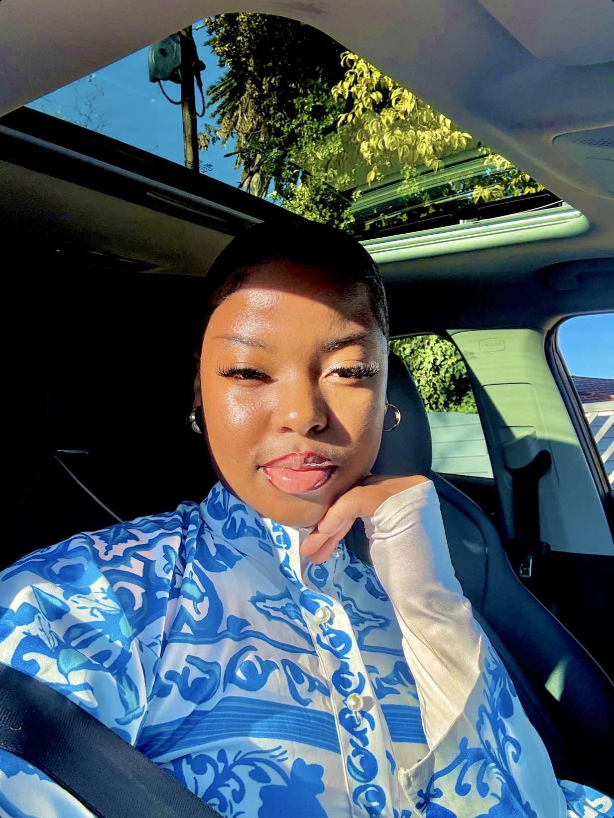 Emojis Out Now 🥰❤️