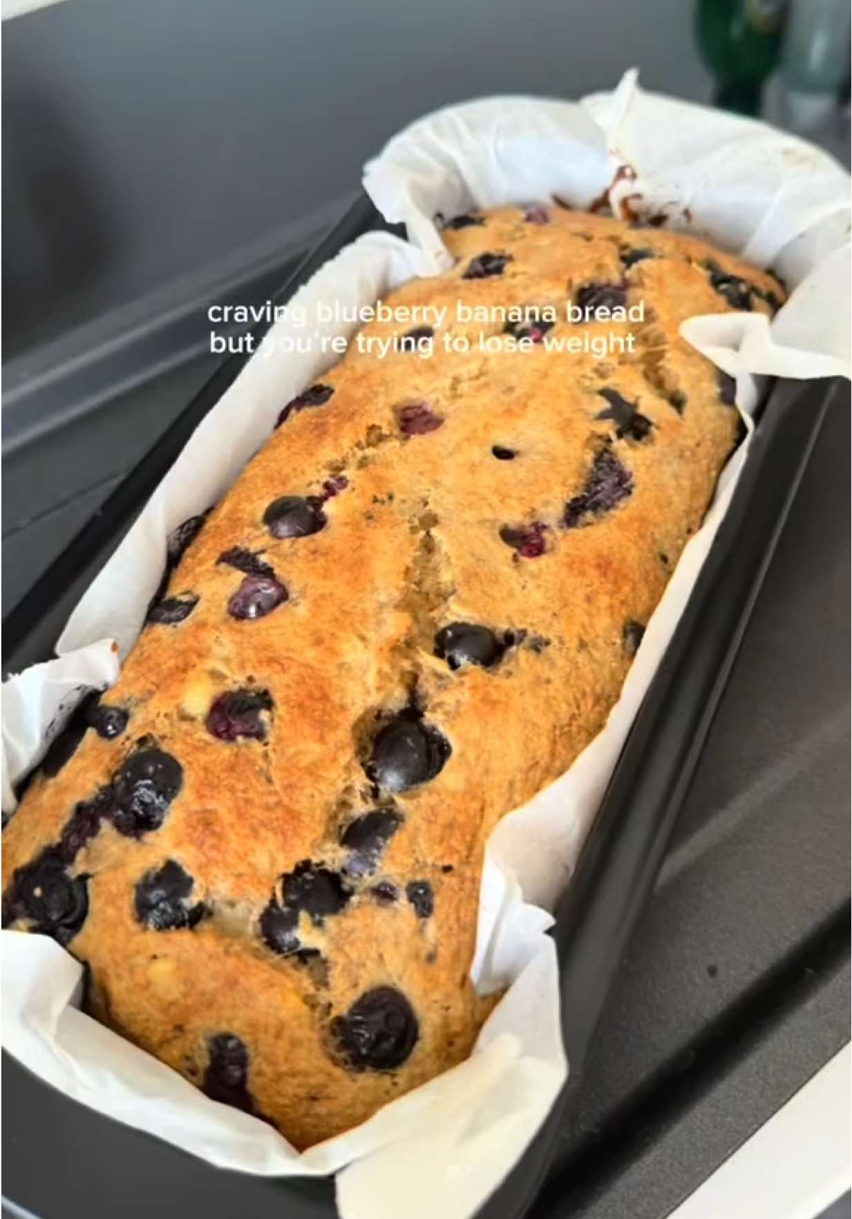 Blueberry Banana Bread 🫐🍌 Healthy, moist, and full of flavor — this version is super easy and naturally sweetened! 💛 Here’s what you’ll need: - 3 ripe bananas - 2 eggs - 1/3 cup yogurt - 1 tbsp syrup (I used date) - 1 cup oat flour  - 1 tsp cinnamon - 1 tsp baking soda - 2 tsp baking powder - 1 ½ cup blueberries Bake for 30–35 minutes in a preheated oven at 180°C (350°F), or until golden and a toothpick comes out clean. #bananabread #blueberrybananabread #healthycakerecipe #healthyrecipeideas 
