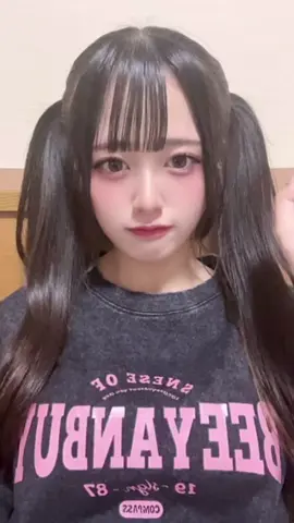 スマホ置く場所無すぎて膝に挟めて撮った #のんふぃく #うれぴっぴ #ツインテール #アイドル