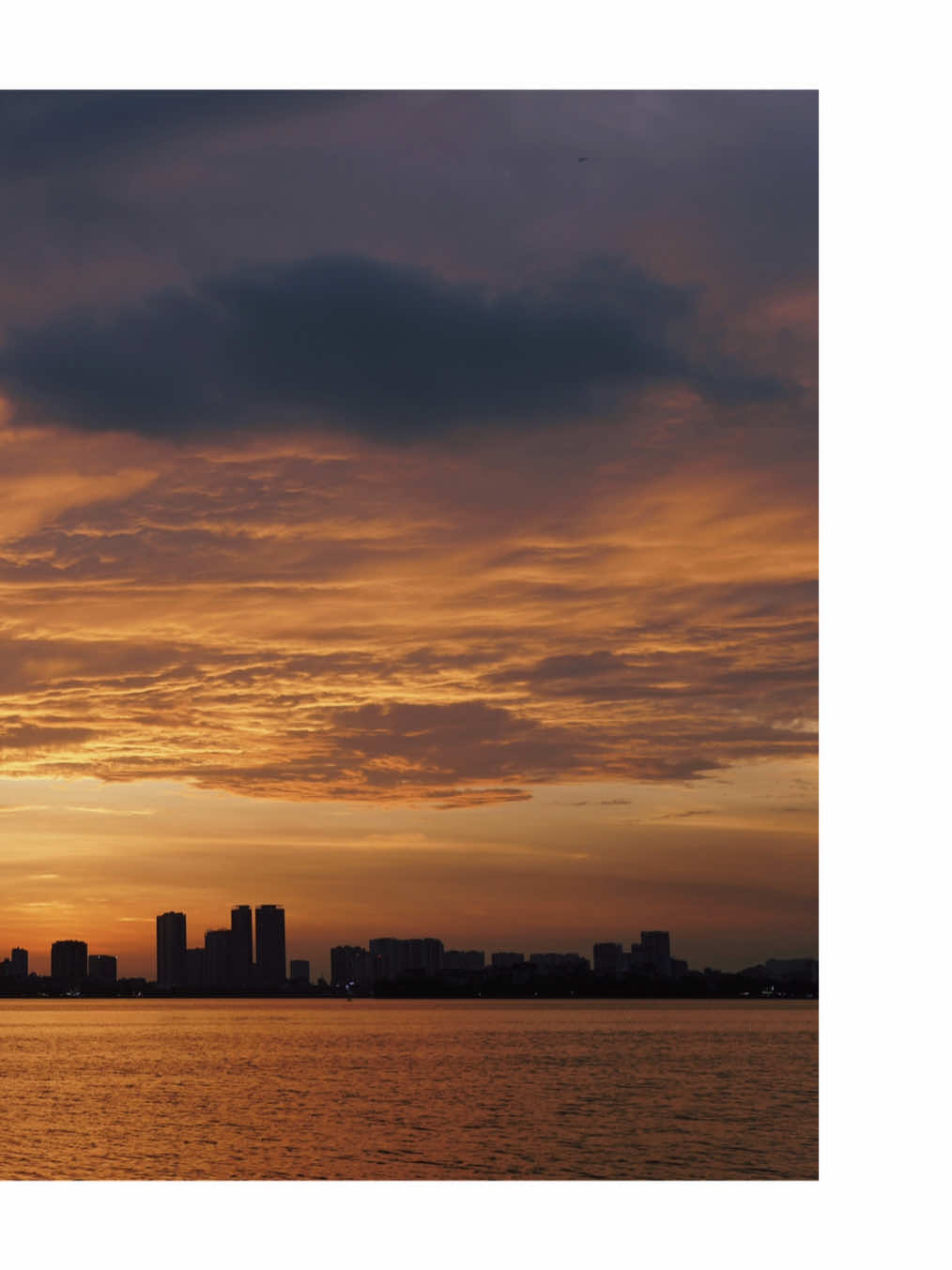 có ai chiều nay, bỏ lỡ tuyệt tác hoàng hôn này không ✨⛅️ #dizhxuan #hoanghon #hotay #sunset #hanoi #westlake #chill 