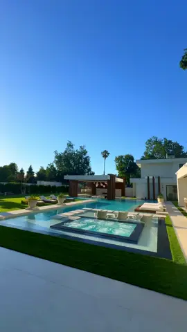 Vacation mode: activated — and you didn’t even have to pack a bag. 🌴☀️🍹#luxuryhomes #pooldesign #backyardtransformation #modernlandscapedesign #designbuild #backyardmakeover 