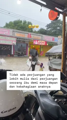 Seorang ibu mungkin melewati banyak kesulitan, tapi satu hal yang pasti: dia selalu ingin anaknya punya hidup yang lebih baik. Dia rela menahan lapar, menekan lelah, dan mengorbankan mimpinya, asalkan anaknya bisa tumbuh tanpa kekurangan. Apa pun yang terjadi, dia akan selalu berusaha sekuat tenaga, meski kadang dunia terasa berat di pundaknya. Kasih sayang ibu nggak diukur dari seberapa banyak yang bisa dia berikan, tapi dari seberapa besar dia berjuang. Mungkin dia nggak selalu bisa berkata “aku sayang kamu,” tapi lihatlah caranya bertahan, caranya memastikan anaknya tetap punya senyum di wajahnya. Karena bagi seorang ibu, kebahagiaan anaknya adalah kebahagiaannya juga. 💖✨ 