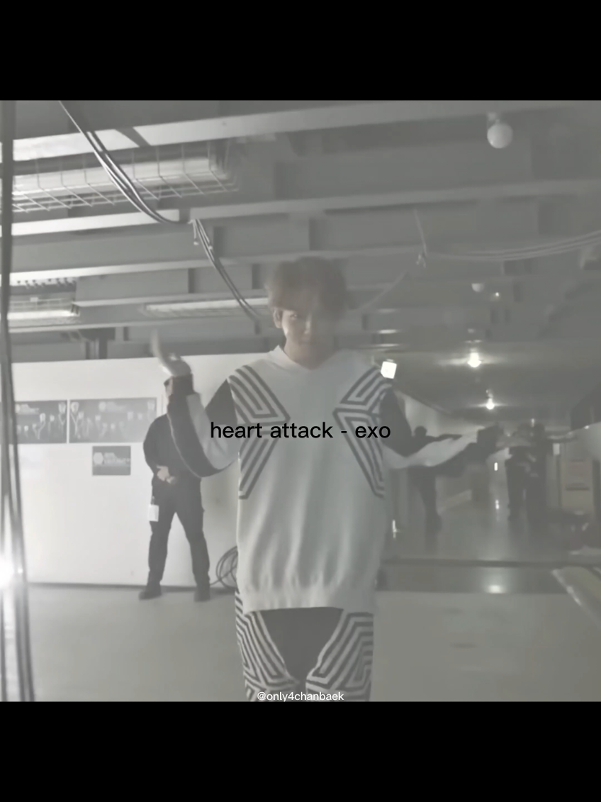 gives me heart attack. #exo #kpop #tipografia #lyrics #makemefamous 