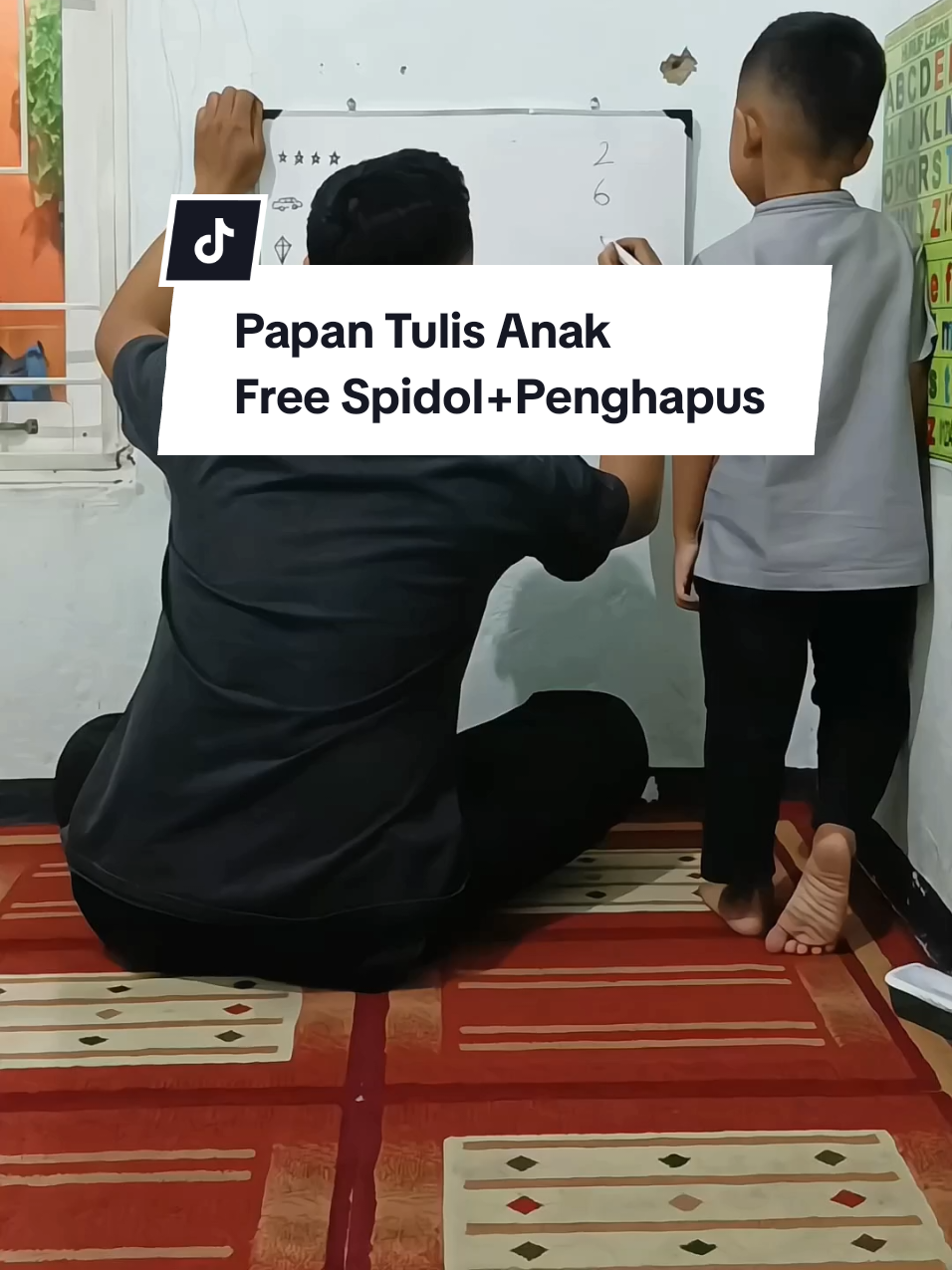 Biar anak tambah semangat dan mudah belajarnya, fasilitasi dengan papan tulis ini yuk🤩 bonusnya tembok jadi bebas coretan🤩 #papantulis #papantulisanak #papantuliswhiteboard 