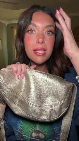 THIS. BAG!!! It’s so good y’all! #tiktokpurse #purses #crossbodybag #momstyle #momfashion 