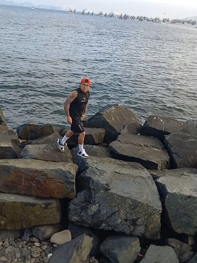 Esperando el Tsunami comenta si eres de chimbote 🤣🇵🇪 #chimbote #tsunamichimbote #chimbote_perú🇵🇪 #humor #humorperuano #tsunami #malecon #chimbote_peru #LIVEIncentiveProgram #LIVEStory #PaidPartnership 