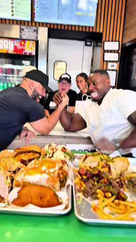 Food was worth the fight 💪🏾 @bunologyeatery @Bunology  • 📍8583 NW 186th St Hialeah, FL  33015 • • • #Foodie #armwrestling #foodporn #restaurant #culture 