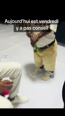 #toujoursdebout 