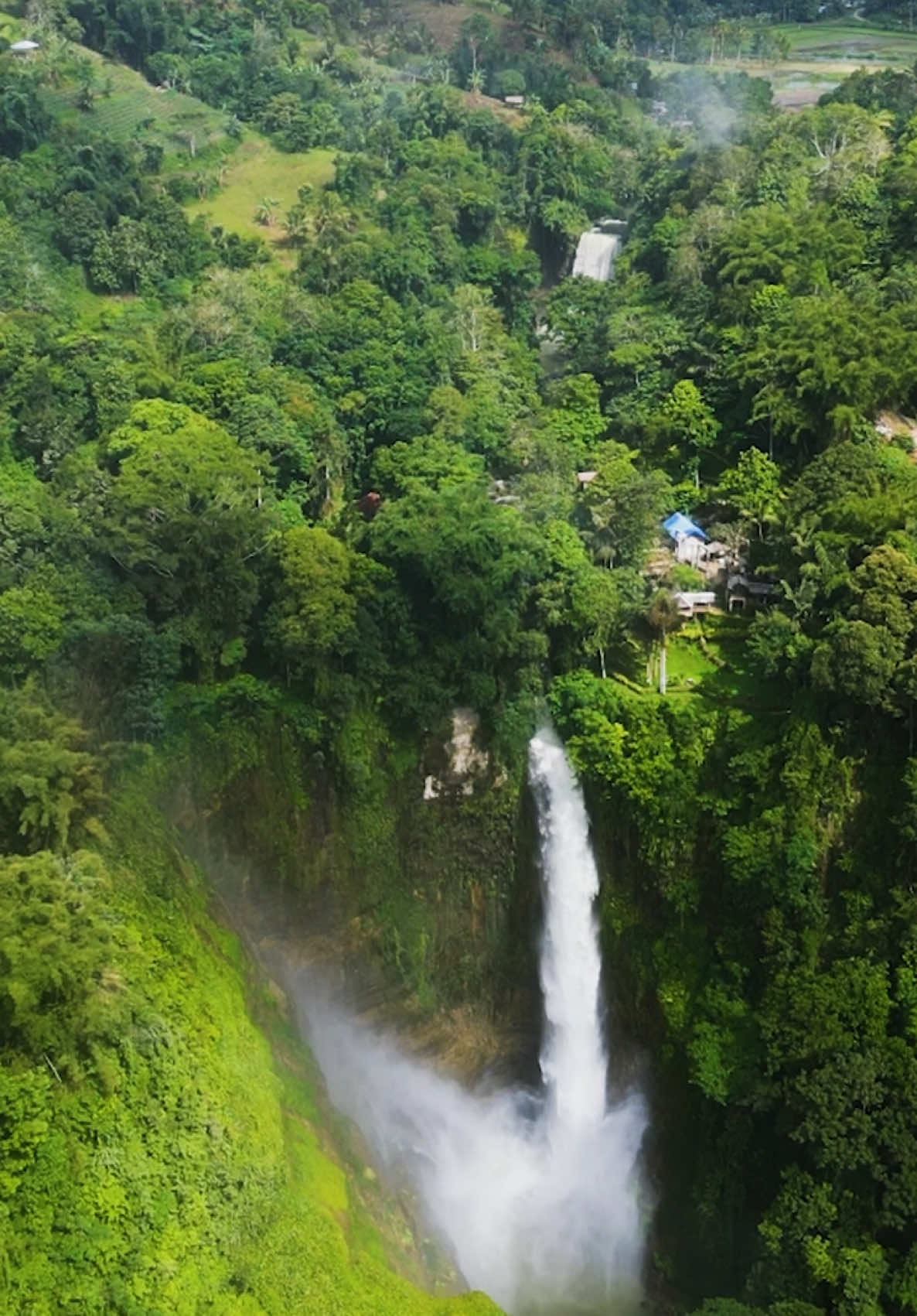 Discover Lake Sebu. A lake thats sustained a civilization with rich cultural heritage. Being an Indigenous people myself, hearing and listening to their dance, music and stories is relatable and make me feel homey. Till mu next visit again. Proud Igorot from the Cordilleras. #lakesebu #mindanao #philippines #indigenous #local #culture #tranquil #educational 