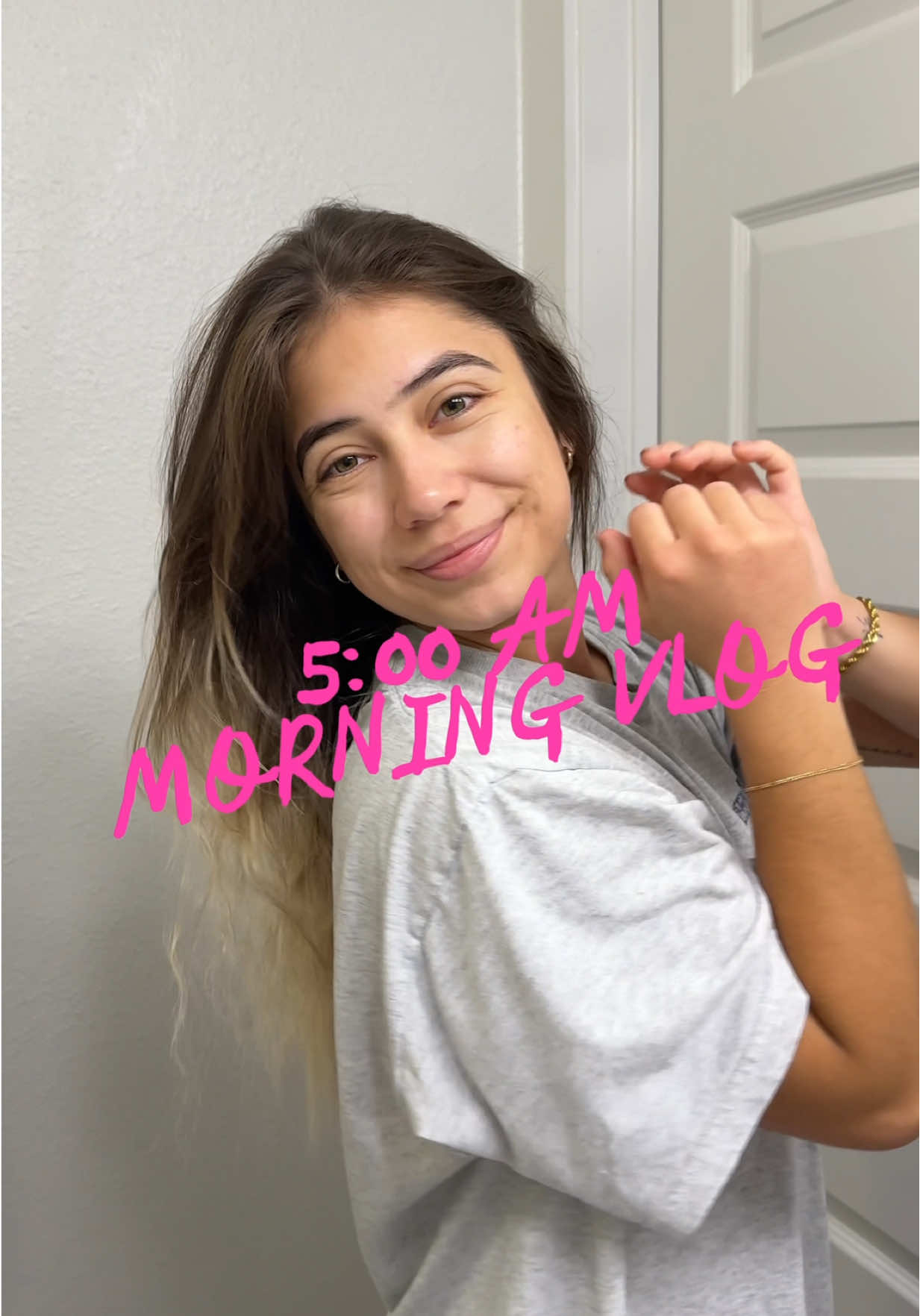 MORNINGGGG!! Opie had her work clothes all picked😆LOLL I woke up EXHAUSTED this morning like the eye bags were crazy but we made it💗👟 #healthandwellness #gym #Fitness #morningroutine #inmy20s #fitnessjourney #5ammorningroutine #9to5 #personaltrainer #firstofthemonth 