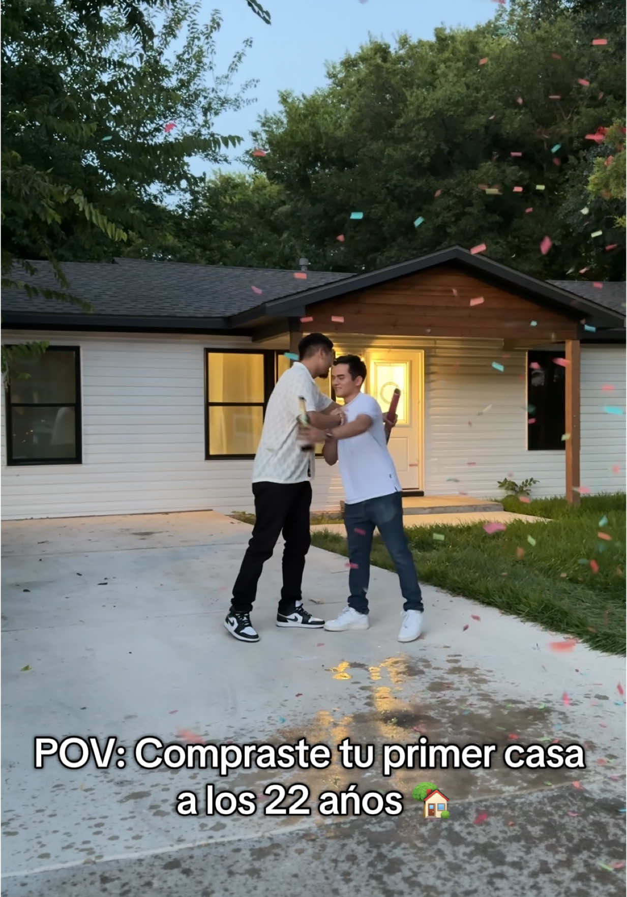Qué orgullo poder ayudar a mi cliente, ahora amigo, a comprar su primera casa 🏡 Que Diosito lo siga bendiciendo en cada paso que dé para seguir triunfando 🙏🏻 Gracias por la confianza, caballo. ¡Pa’lante siempre! John Sanchez, REALTOR®️ Only 1 Realty Group  📧 johndfwrealtor@gmail.com 📲214.694.5509   #realtor #realestate #newconstruction #dallas #texas #dallasrealtor® #dallas #Home #newhome #dallashomes #texashomes  #newbuild #firsthome #dallashomes