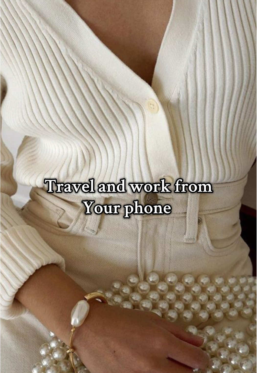 Comment ‘start’ and I’ll send you my free guide on how to start selling digital products so your weekdays can look like this too♥️  Starting something new is always scary, I was petrified and sceptical of this would even work!  I’m not technical and I had no experience but 8 weeks later and I’m making £1k weekly from the digital marketing business that I nearly didn’t start🥺  I don’t create my digital products from scratch, I bought a course with done for you digital products that I can resell! No time or creativity needed!   If you’re looking for a way out of the normal 9-5  or are craving more time with your loved ones then take this as your sign to just take the leap✨