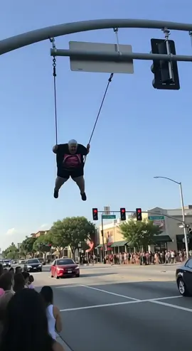 Swinging above Traffic Lights 🚦 