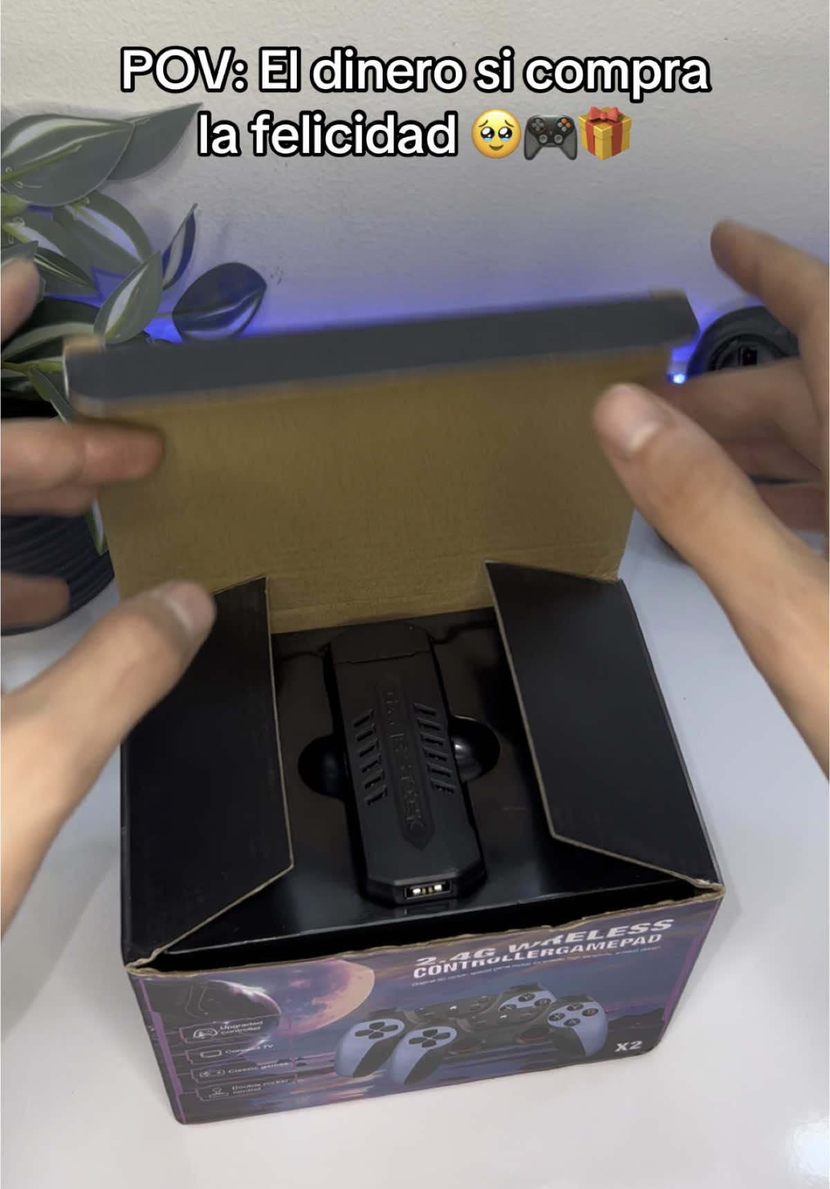 Es lo único que quiero 🥹 #consola #consolaretro #retrogaming #videojuegos #juegosretro Está consola de videojuegos retro te permite revivir esos momentos en los que te pasabas jugando a la consola todo el día, para que vuelvas a sentirte como un niño. 