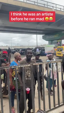 I think this man was an artist before he gone mad 😩😭 Somebody tell Ivorians to come for their royal citizen 😎🔥 #cotedevoire🇨🇮 #ivorycoast #ghanatiktok🇬🇭 #fyp #ivorians 