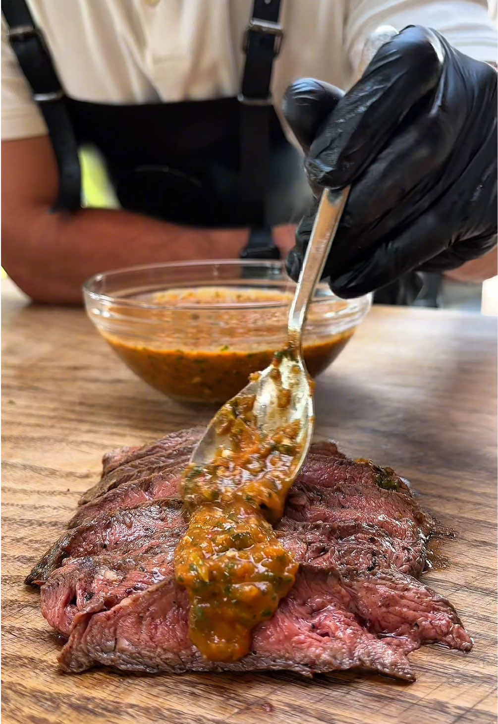 Steak With Roasted Salsa Sauce!! Flat iron steak, brought up to room temperature, then seared hard on the gas grill for that perfect crust. Meanwhile, a salsa with serious heat. Tomatoes, onion, garlic, and chili, roasted straight over the fire, then chopped into a chunky, smoky salsa. Steak thinly sliced, beautifully draped. That warm salsa poured right over the top… It sizzles. It smells insane. That’s the moment. Van ’t Spit bij Smidt – Private Barbecue Mastering Lean Steak Recipes #steak #grilledsalsa #salsa #homemadesalsa #jalapeño #tomato #gourmetfood #sauce #foodtutorial #Recipe #EasyRecipe #leansteak 