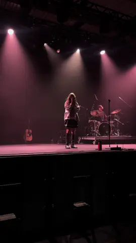 @Isabel LaRosa really beating the lip syncing allegations at the Lollapalooza preshow rehearsal #lollapalooza 