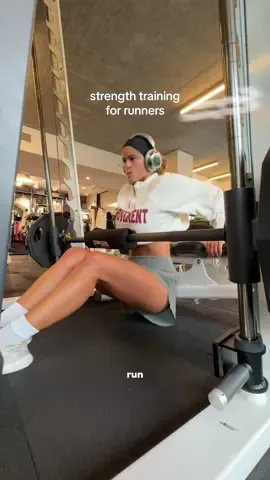 some strength training for runners !! @Equinox #strengthtraining #legday #runtok #halfmarathontraining #halfmarathon #equinox 
