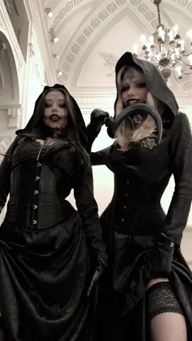 Awoo jumpscare💋 @Alex✨ #dimitrescu #dimitrescucosplay #beladimitrescu #cassandradimitrescu #residentevil #residentevilcosplay #residentevilvillage #ladydimitrescu #dimitrescusisters #cosplayer #viral #vampire #aestheticvideos #explore #foryoupageee #foruyou #viral #fyp #foru 