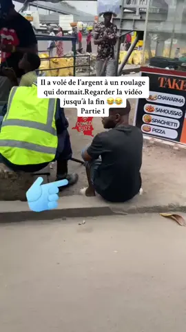 Il a volé de l'argent à un roulage qui dormait.