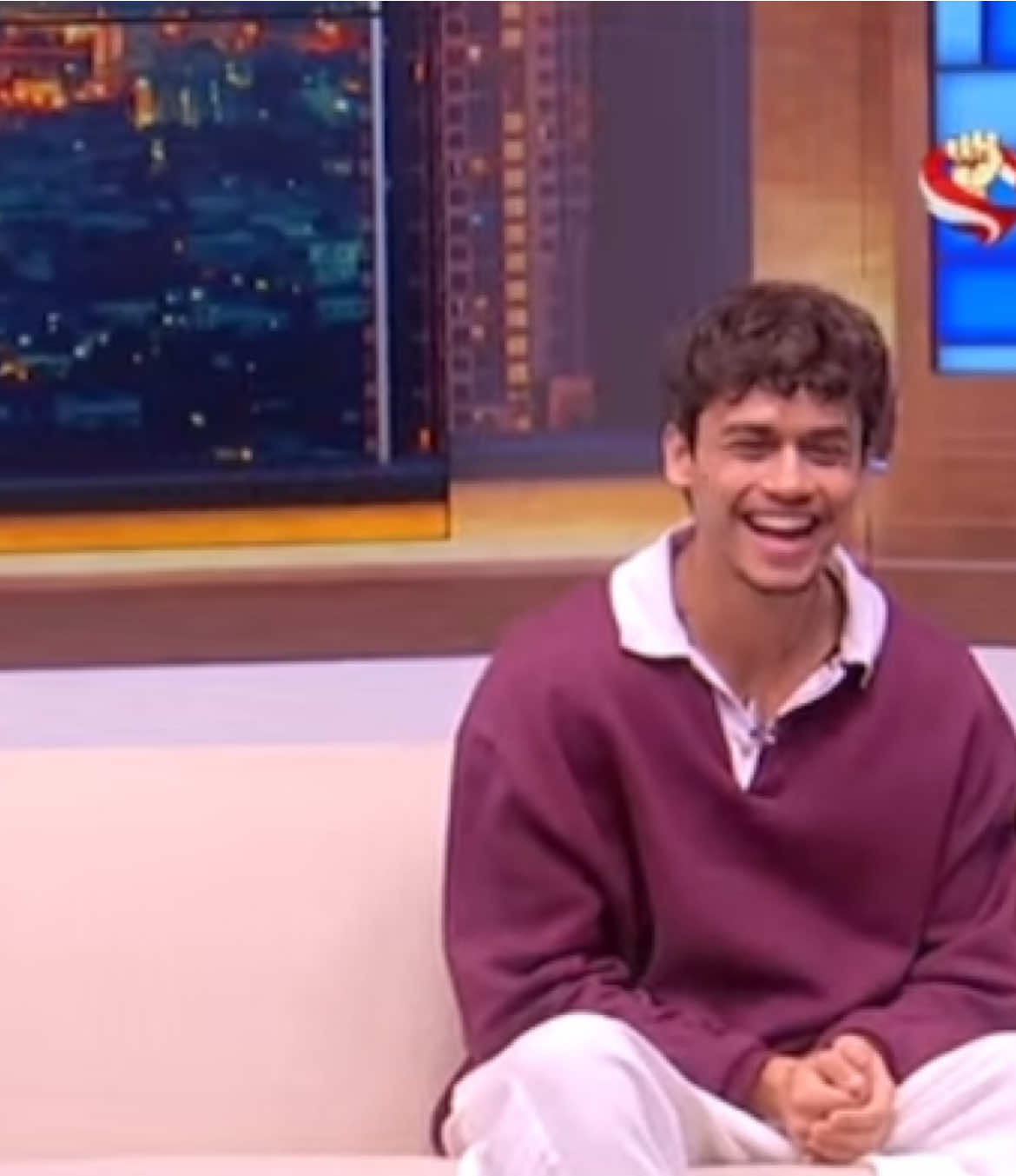 LIVE TODAY FOR THE RELEASE OF REVIVAL!! anyways what a funny guy 😂 @Harris J 
