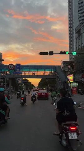 bầu trời hà nội ngày đầu tháng #hanoi #hoanghon #xh #viral #chill #xuhuong #fyp 