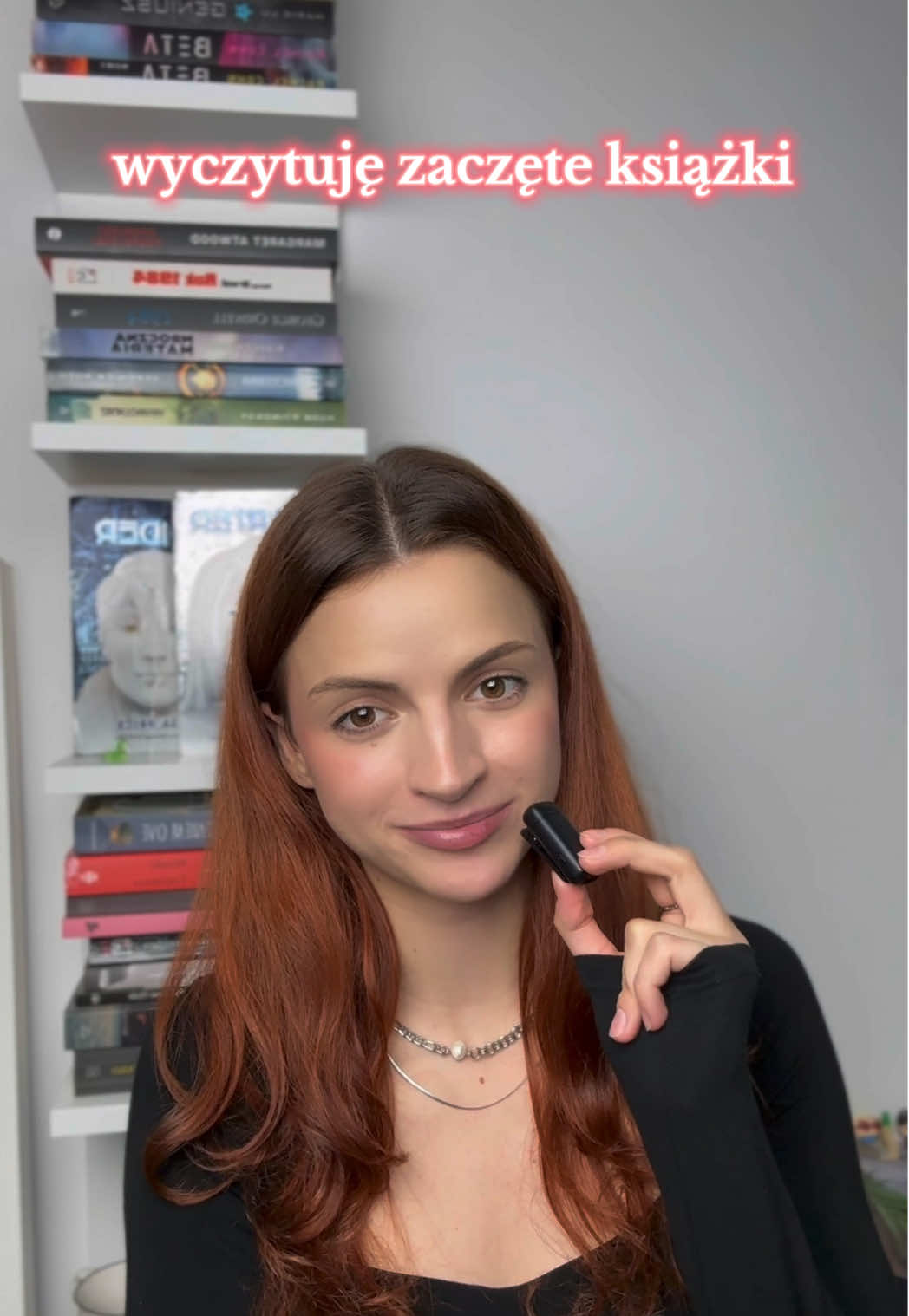 ile zwykle macie rozpoczętych książek jednocześnie?🫣📚 #book #books #książka #książki #czytanie #reading #książkara #BookTok #booktoker #booktokpolska #polskibooktok #polskibooktoker #booktokpl #książkanatiktoku #książkinatiktoku #książkaranatiktoku #dc #dlaciebie #fyp #foryoupage❤️❤️ #foryoupage #fup #forupage #forupageシ #wybijsie