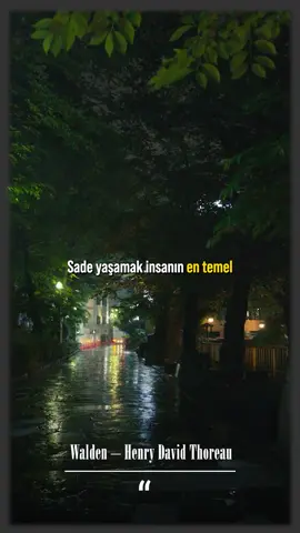 📖 Henry David Thoreau – Walden “Sade yaşamak, insanın en temel ihtiyaçlarına dönmesidir. Az ile yetinmek, ruhu hafifletir ve özgürleştirir. İnsanın mutluluğu daha fazla eşyada değil, daha az karmaşada saklıdır. Doğada basit bir yaşam sürmek, gereksiz yüklerden arınmanın en saf yoludur. Gerçek zenginlik, az şeye ihtiyaç duymakta gizlidir.” Modern hayatın karmaşası içinde kaybolan insan ruhuna sadeleşmenin gücünü hatırlatıyor Thoreau. Walden, doğayla iç içe, mütevazı bir hayatın yalnızca fiziksel değil, ruhsal bir arınma süreci olduğunu gösteren zamansız bir metin. Tüketmenin değil, anlamanın değerli olduğunu anlatıyor. — 🎙️ Seslendirme: Mazlum Kiper 📲 Ruhunla temas eden alıntılar ve sesli kitap parçaları için @bookiosturkiye’yi takip etmeyi unutma. 📲 BOOKIOS - Yeni Nesil Kitap Uygulaması Çok Yakında! ⚖️ İçeriklerimizin izinsiz kullanımı yasaktır. Tüm hakları @bookiosturkiye’ye aittir.