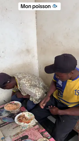 On a volé mon poisson 🐟 😭#fish #poisson #eating @Darcy_Dnd_ Zibit 🇨🇬 