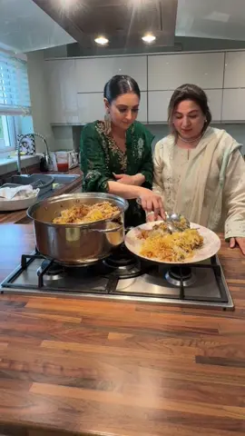Aj ayee hamare gaher dinner per @Pulwasha cooks official @hinaz @Aleena.b01  #dinnertime #fyp #ukblogger #minivlog #foodvlog 