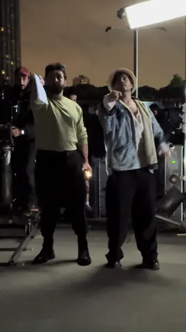 What you don’t see on screen… 👀🎬 #kameraarkası #asser #actionscene #ezel #dizi #اسر #دراما_سورية #esrefrüya #uğuryıldıran 