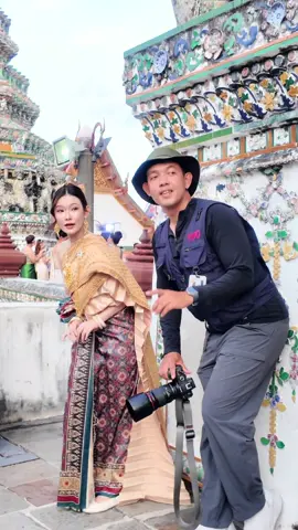 Everything comes from the inner self. easy pose with Thai costume at Wat Arun  . I’m Benz photographer BKK 🇹🇭 📸Booking available  👗Costume : @butterfly studio  . #watarun #thaidress #thaicostume  #bangkok #photography  #costume #鄭王廟 #thailand🇹🇭  #曼谷 #泰國 #攝影 #howtopose 