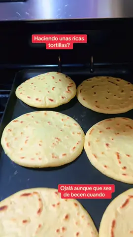 Haciendo una rica tortillas, ojalá aunque sea de eso cuando🤔😜🫣#tortillasechasencasa😋😋 #ricastortillas #cosinandotortillas 