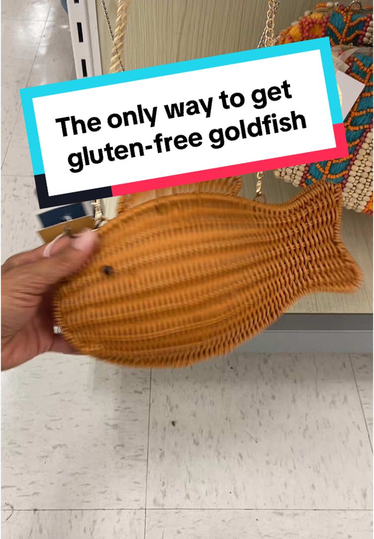 I think this goldfish purse is so cute, it just looks like the cracker! ##goldfish##goldfishcrackers##purse##myshayla