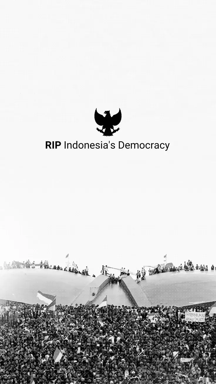 Negeri permai dalam kisah dahulu, Berlayar megah di samudra biru, Namun kini gulita menyapa kalbu, Terbungkus duka dalam debu abu. Langit muram tak bersuara, Burung pun enggan berkicau ria. Sawah luas tinggal cerita, Karena bumi tak lagi setia. Para bijak diam membisu, Lidah terikat, dada membeku. Kebenaran dibungkus tipu, Yang luhur pun jatuh tertipu. Gemerlap kota berselimut bohong, Pelita padam, hati pun kosong. Di atas tahta duduk bayang, Menggenggam janji yang tak lagi sayang. Namun di celah gelap mendalam, Masih ada nyala meski kelam. Suara kecil dalam senyap malam, Menanti fajar menyingkap kelam. #xyzbca #puisi #indonesia🇮🇩 #indonesiagelap #17agustus 