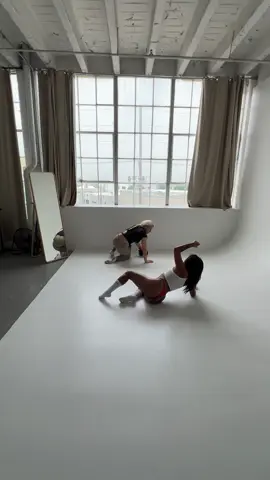 #photographerlosangeles #naturallightphotography #bts #photoshoot #behindthescenes #Fitness #fyp #photoshootposes #photographer 