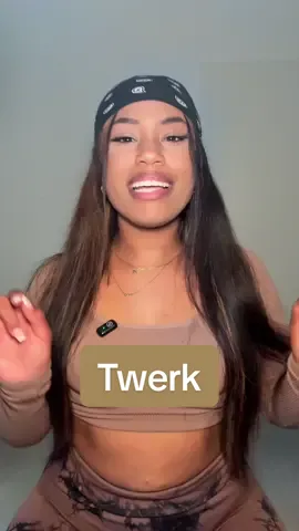 Tutorial time 🔥 JIGGLE 💖 La versión en español  #Twerk #TwerkDance #Hüfte #Jiggle #HipHopDance #TwerkChallenge #TwerkIt #Hüftbewegung #BodyJiggle #DanceFitness #ShakeIt #DanceMoves #Groove #Rhythm #DanceVibes #JiggleChallenge #Hüftschwung #FitDance #Funk #MoveYourBody