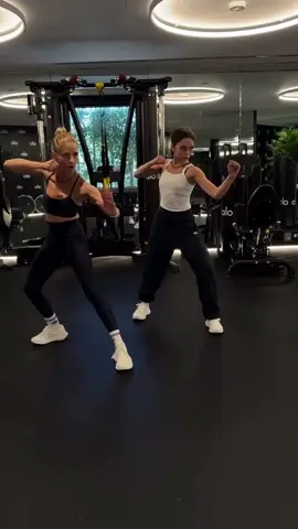 Slayer training… #sarahmichellegellar #fyp #foryoupage #buffy #buffythevampireslayer #slayers #vampires #ryankieraarmstrong #buffyreboot 