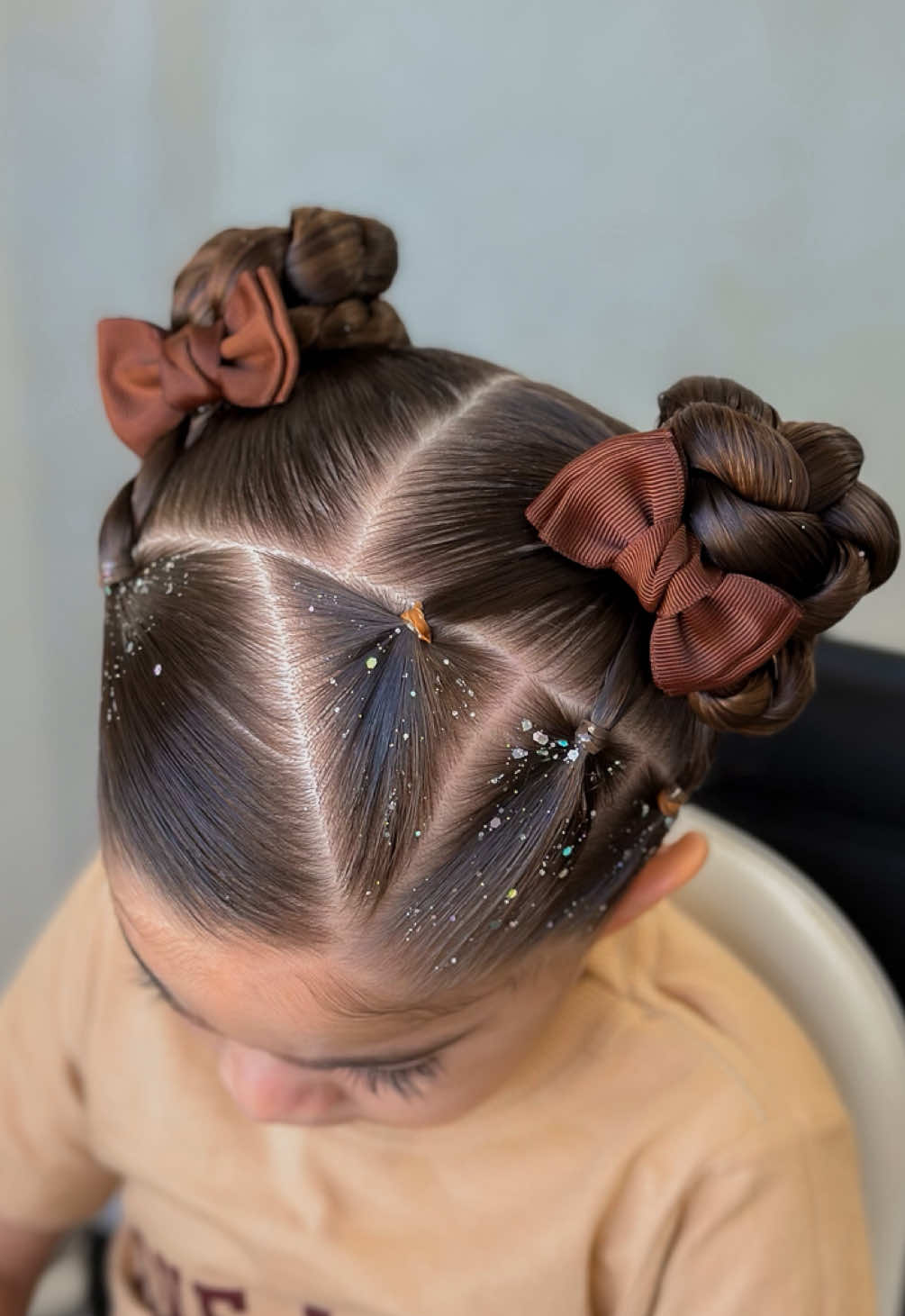 Penteado infantil 🎀  . . . . . . . . #penteadoinfantil #peinados #maedemenina #penteadosfaceis #penteadoescolar #penteado #maternidade 