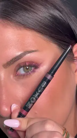 Our new Flip Side Liner & Shadow Duos are a must for every babe looking to level up their routine. With six iconic shades, we make your eye looks easy 💋 #BUXOMCosmetics #FlipSide #EyeMakeup #BestEyeShadow #EyeLooks 